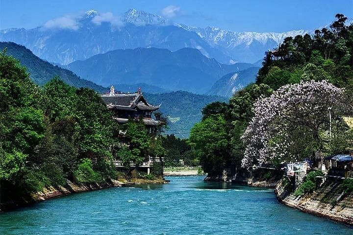 6-Day Chengdu Cultural and Night Scene Tour: Pandas, Tea & Dujiangyan photo 1