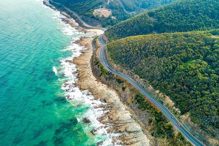Great Ocean Road Private Luxury Tour with Helicopter over the Twelve Apostles photo 2