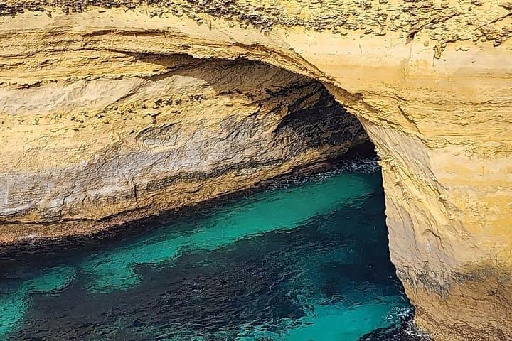 Great Ocean Road Private Luxury Tour with Helicopter over the Twelve Apostles photo 3