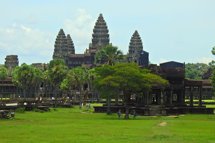 Angkor Classic Tour: Full-Day Private Temple Exploration from Siem Reap