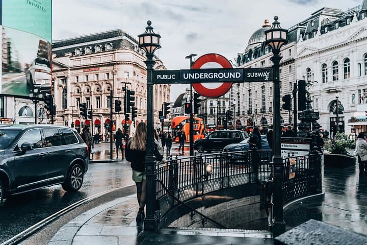Piccadilly Circus Professional Photoshoot: Capture London’s Neon Heart photo 2