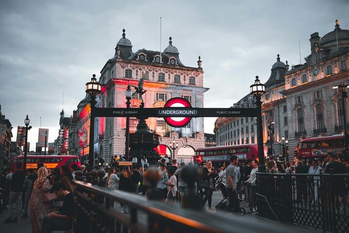 Piccadilly Circus Professional Photoshoot: Capture London’s Neon Heart photo 5
