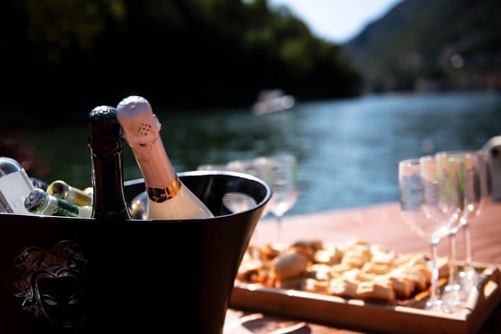 Private Lake Como Yacht Tour: Villa Views, Prosecco & Hidden Coves photo 2