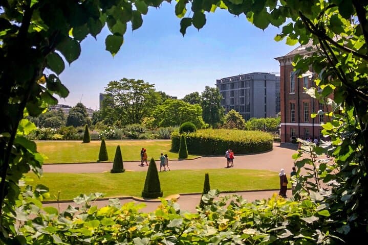 Royal Kensington Walking Tour: Kensington Palace to Royal Albert Hall photo 3