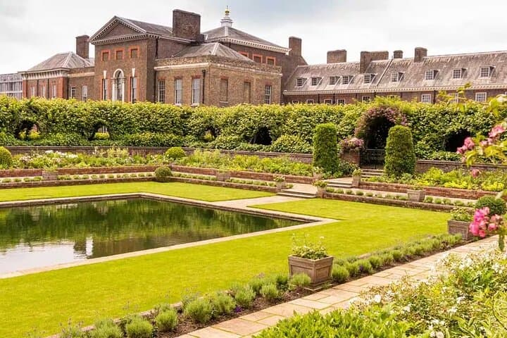 Royal Kensington Walking Tour: Kensington Palace to Royal Albert Hall photo 4