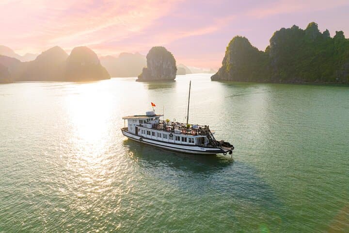 Bhaya Legend Private 2D1N Ba Ham & Tien Ong Cruise — Halong Bay Overnight photo 3