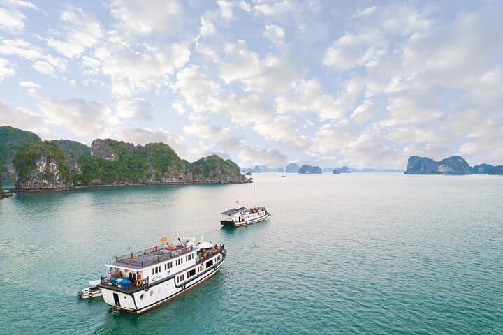 Bhaya Legend Private 2D1N Ba Ham & Tien Ong Cruise — Halong Bay Overnight photo 5