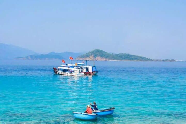 Half-Day Cultural Car Excursion in Nha Trang: Hon Chong, Po Nagar & Dam Market photo 3