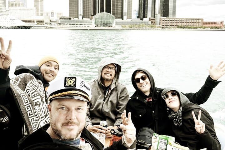 Belle Isle Breeze: 75-Minute Electric Cruise on the Detroit River photo 3