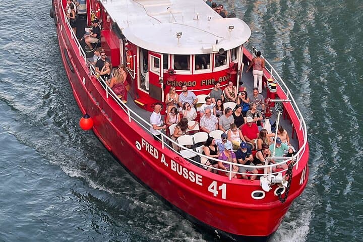 Historical Fireboat River Tour: Chicago Architecture & Firefighting History Cruise photo 3