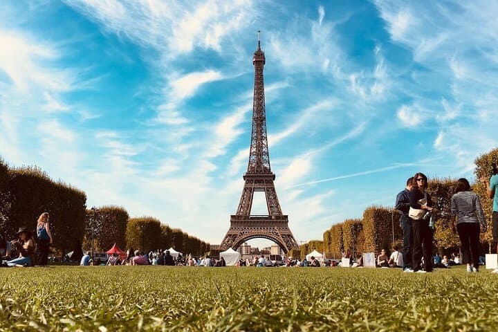 Eiffel Tower Second-Floor Elevator Tour with Local Host — Paris Views & History photo 4