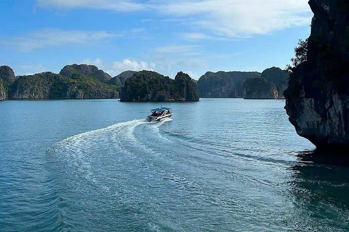Private Canoe in Lan Ha Bay: 2-Hour Kayak & Swim from Ha Long photo 4