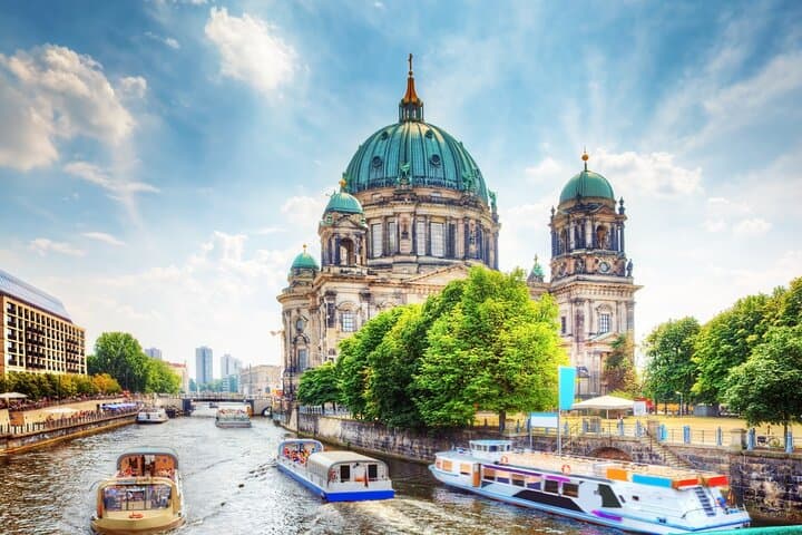 Prague to Berlin Private Transfer with 2-Hour Sightseeing Stops photo 2