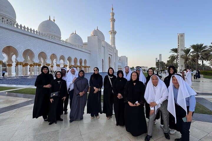 Abu Dhabi Airport Stopover: 6–7 Hour Private Transit Tour to Sheikh Zayed Mosque & City Highlights photo 3
