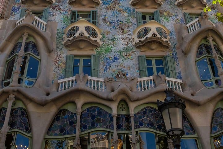 Casa Batlló Photoshoot: Capture Gaudí's Iconic Curves in Barcelona