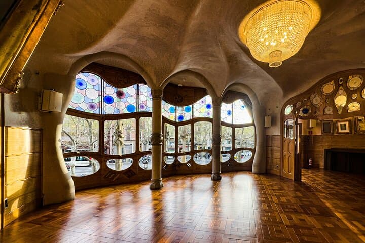 Casa Batlló Photoshoot: Capture Gaudí's Iconic Curves in Barcelona photo 4