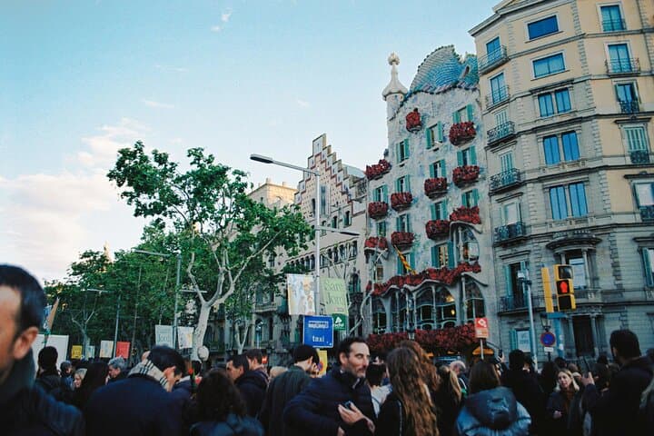 Casa Batlló Photoshoot: Capture Gaudí's Iconic Curves in Barcelona photo 3
