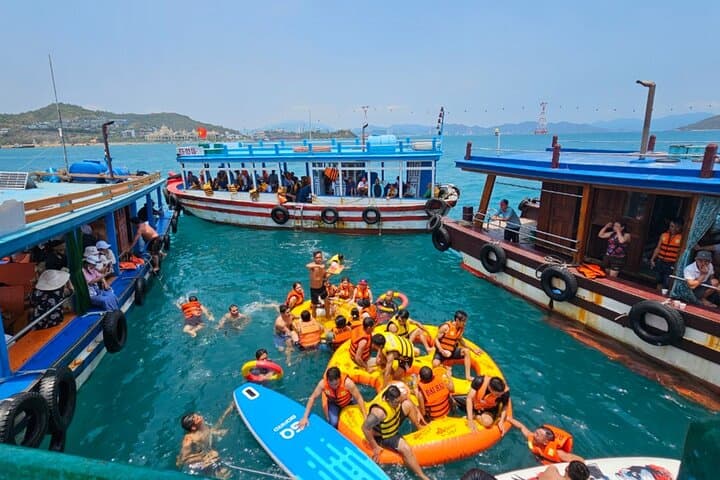 Nha Trang Island Hopping: Snorkel, BBQ & Floating Bar Tour
