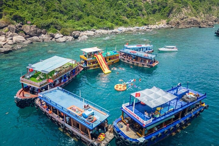 Nha Trang Island Adventure: Snorkel, Floating Bar & BBQ in Nha Trang Bay