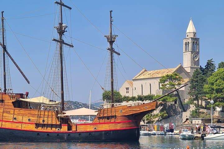 Sail the Elaphiti Islands on Karaka: Dubrovnik Day Cruise to Koločep, Šipan & Lopud