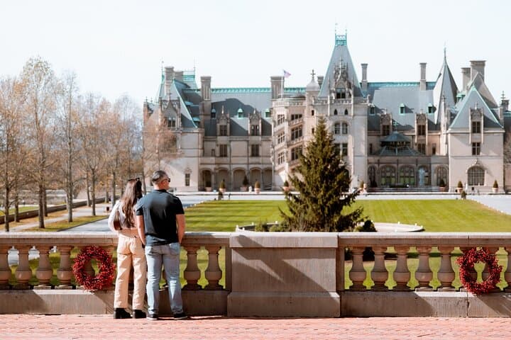 Asheville Private Vacation Photoshoot: Local Photographer, Iconic Backdrops photo 5