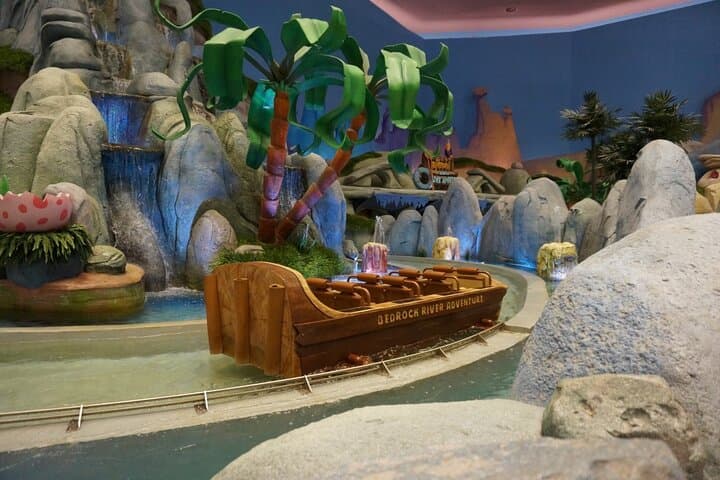 Inside Warner Bros. World Yas Island: Practical Guide to Abu Dhabi's Indoor Theme Park photo 6