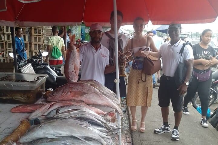 Bazurto Market Fruit Tasting & Typical Lunch — Cartagena Authentic Market Tour photo 3
