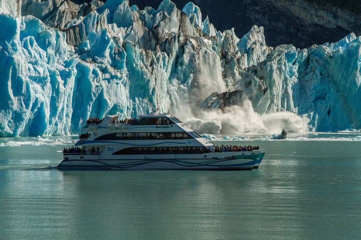 Explore Perito Moreno Glacier: Boat Navigation & Footbridges from El Calafate photo 3