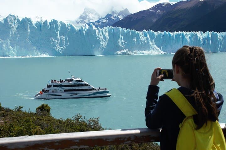 Explore Perito Moreno Glacier: Boat Navigation & Footbridges from El Calafate photo 4