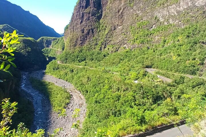 Private Cilaos Day Trip: 400 Bends, Roche Merveilleuse & Black Sand Beach photo 2