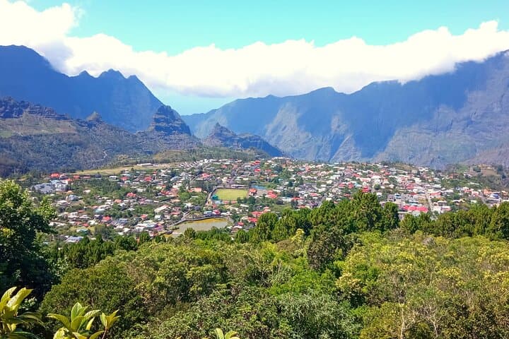 Private Cilaos Day Trip: 400 Bends, Roche Merveilleuse & Black Sand Beach photo 3