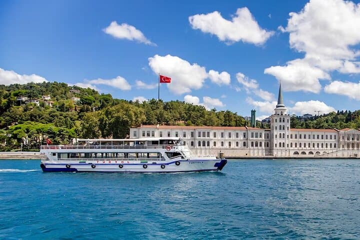 90-Minute Bosphorus Cruise: See Istanbul From Sea Between Continents photo 2