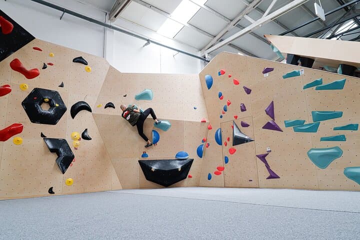Porto to Matosinhos Bike & Bouldering: River, Coast and Urban Climb