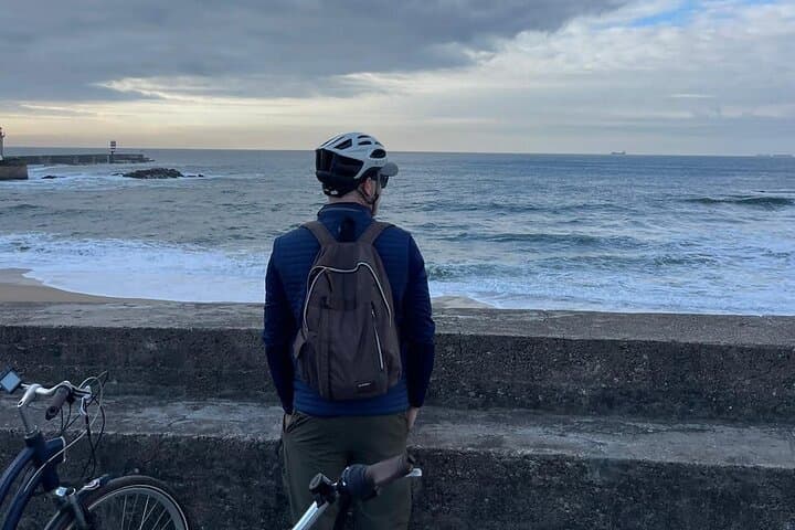 Porto to Matosinhos Bike & Bouldering: River, Coast and Urban Climb photo 3