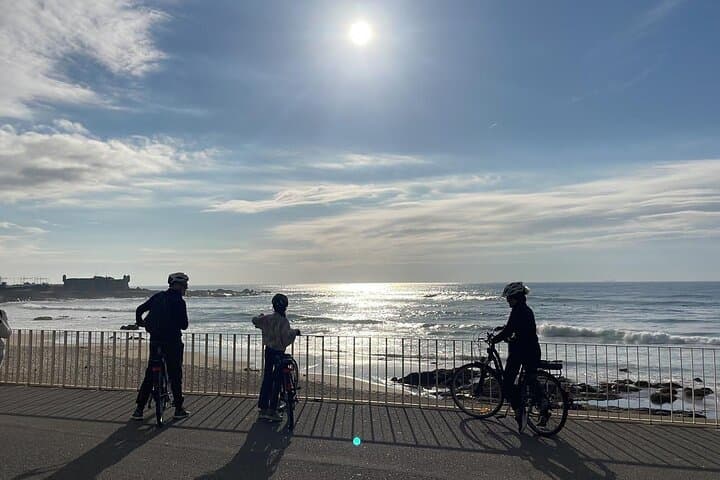 Porto to Matosinhos Bike & Bouldering: River, Coast and Urban Climb photo 4