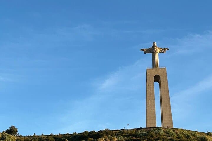 Sunset Sailing on the Tejo: Lisbon Views, Wine & Historic Landmarks photo 5
