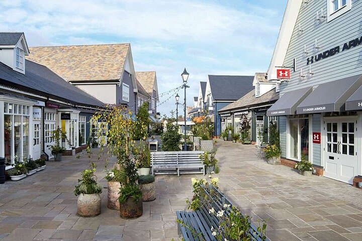 Luxury Private Round-Trip Transfer from London to Bicester Village photo 4