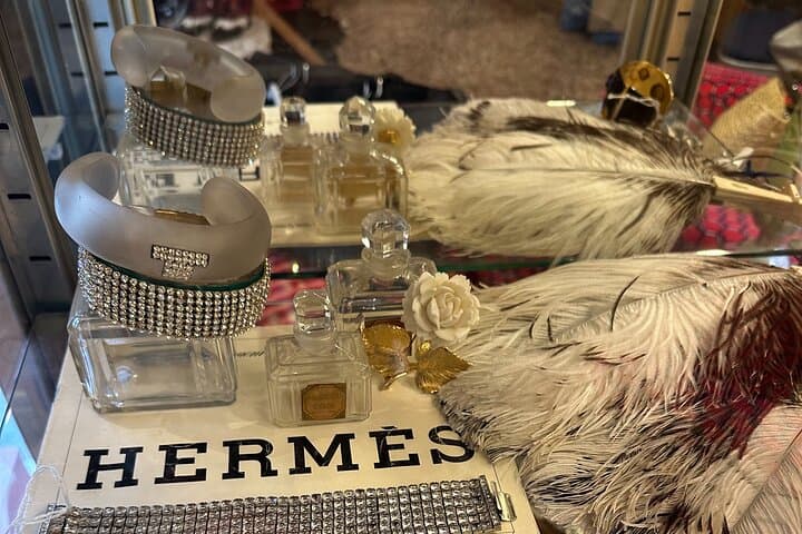 Milan Vintage Shopping: Guided Tour of Hidden Designer Finds photo 2