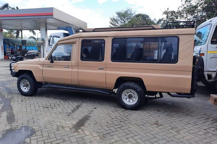 Nairobi to Masai Mara: 4x4 Land Cruiser Transfer photo 6