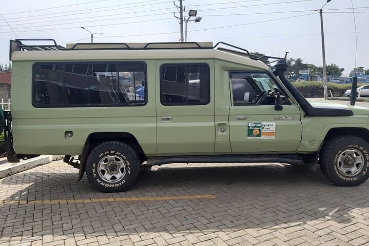 Nairobi to Masai Mara: 4x4 Land Cruiser Transfer photo 3