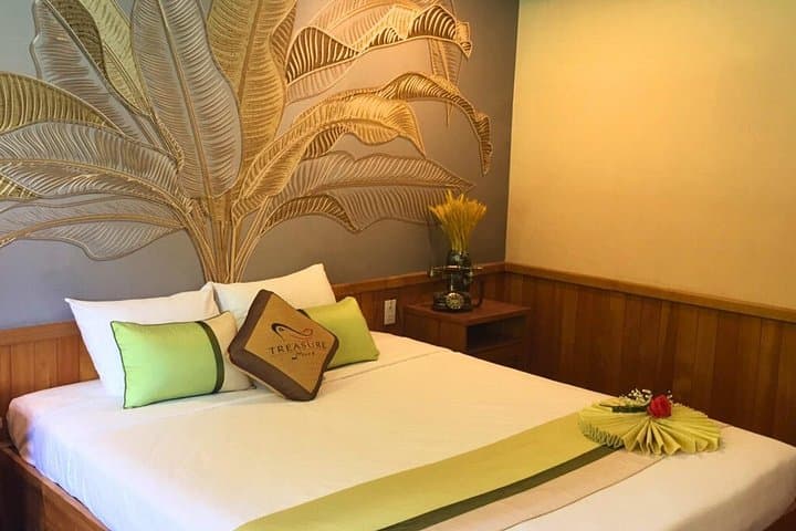 2-Day Bai Tu Long Bay Luxury Cruise: Kayak, Vung Vieng & Overnight photo 4