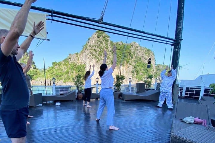 2-Day Bai Tu Long Bay Luxury Cruise: Kayak, Vung Vieng & Overnight photo 5