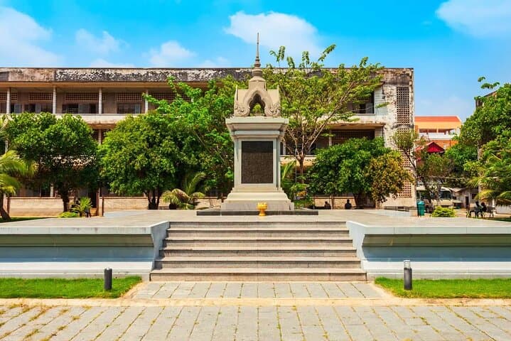Phnom Penh Half-Day Tour: Royal Palace, Silver Pagoda & Khmer Rouge Sites photo 2