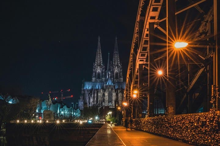 Cologne Love Locks Photoshoot — Capture Hohenzollern Bridge & Cathedral Views photo 2
