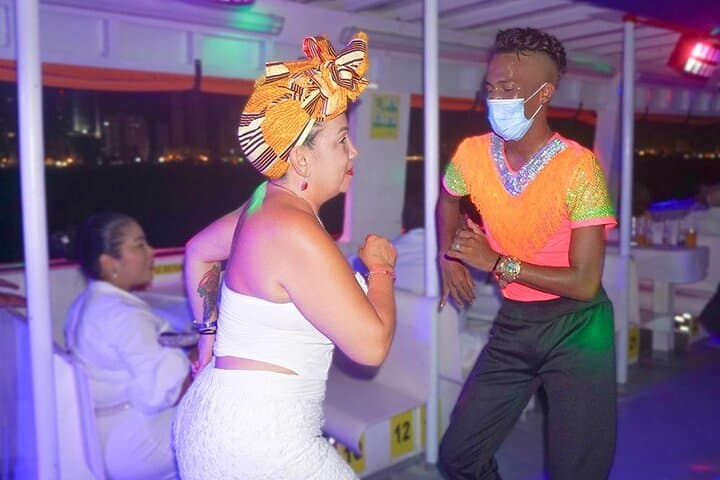 Noche Blanca: Cartagena Bay Dinner & Dance Cruise Under the Stars