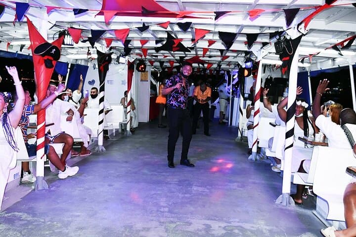 Noche Blanca: Cartagena Bay Dinner & Dance Cruise Under the Stars photo 3