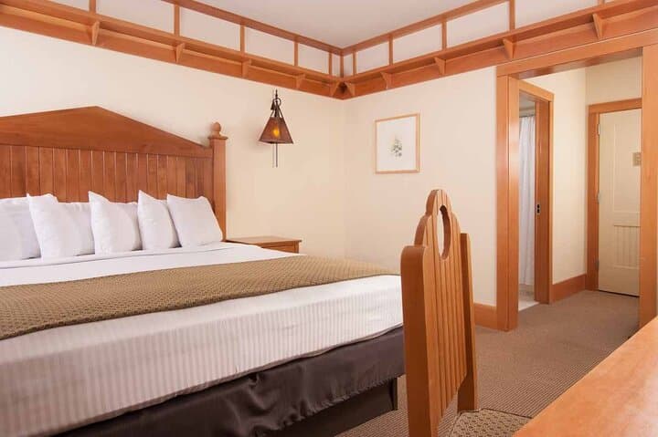 Old Faithful Snow Lodge & Grand Teton: 5-Day Small-Group Yellowstone Adventure photo 6