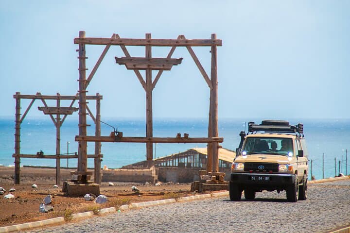 Off-Road Sal: Jeep Tour to Beaches, Natural Pools & Shark Watching