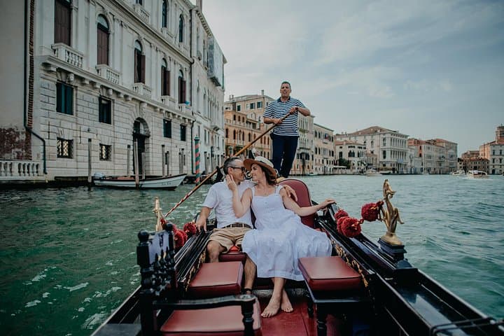 Venice Private Gondola Photo Shoot: Grand Canal & Dorsoduro Tour photo 3