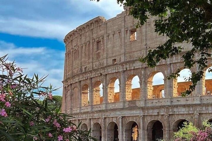 Skip-the-Line Colosseum, Roman Forum & Palatine Hill — Russian Guide